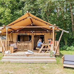 Enjoy the peace and quiet at De Heide Tent in Huizen, North Holland. This glamping lodge offers a cozy porch surrounded by nature.