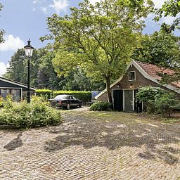Vakantiehuis in Heiloo, Noord-Holland met charmante buitenruimte en groene omgeving voor een ontspannen verblijf in de natuur.