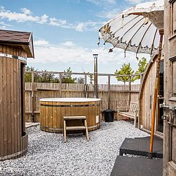 Guest house 495507 - Holiday property Noord-Holland midden - Tinyhouse Woody met sauna &amp; hottub