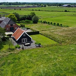 Het Assenhoekje, ein gemuetliches Ferienhaus in Den Ham, Twente, bietet eine herrliche Aussicht auf die gruene Landschaft von Overijssel.