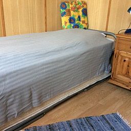 Gemtliches Schlafzimmer im Ferienhaus Mapadodo, Nutter, Twente mit Holzmbeln.
