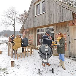 Gemuetliches Wintergrillen im Huisje in Hezingen, ein Ferienhaus in Hezingen, Twente, Overijssel.