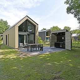 Terrasse von Freistehendes Haus in Beuningen, Twente, Overijssel mit Sitzgelegenheit.