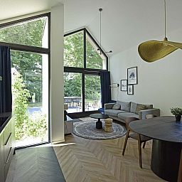 Innenraum eines stilvoll eingerichteten Einfamilienhauses in Beuningen, Twente, Overijssel.