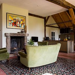 Cozy living room of Huisje in Haaksbergen, vacation home in Twente, Overijssel, with authentic fireplace and comfortable seating area.