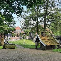 Rustieke omgeving bij Huisje in Haaksbergen, vakantiehuis in Twente, Overijssel, omgeven door groene natuur en historische charme.