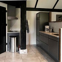 Gezellig overdekt terras bij vakantiehuis OV424 in Westerhaar-Vriezenveensewijk, Twente, Overijssel.