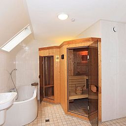 Luxurioeses Badezimmer mit Sauna in Cottage in Deurningen, Ferienunterkunft in Twente, Overijssel.
