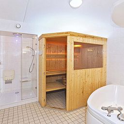 Luxurioeses Badezimmer mit Sauna im Familiehuus, Ferienhaus in Deurningen, Twente.