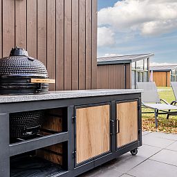 Offene Kueche und Essbereich im 8-Personen-Haus Sallandse Heuvelrug, Hoge Hexel, ideal fuer Familienabende.