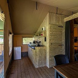 Verblijf 525309 - Tenthuis Twente - Safaritent 6 personen incl. sanitair met glijbaan