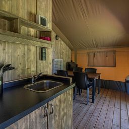 Verblijf 525309 - Tenthuis Twente - Safaritent 6 personen incl. sanitair met glijbaan