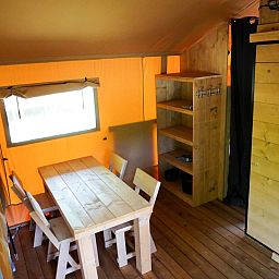 Guest house 525314 - Tent house Twente - Safaritent 5 personen incl. sanitair aan het meer