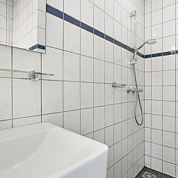 Moderne keuken en eetruimte in Twenhaarsveld 4-persoons bungalow 4C, gelegen in Holten, Salland.