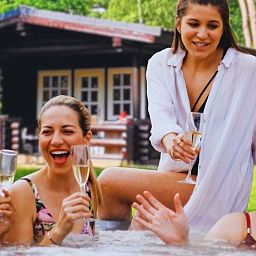Unterkunft 5302170 - Ferienhaus Salland - Vakantiehuis Outdoors Holten - Family Lodge met bad & hottub