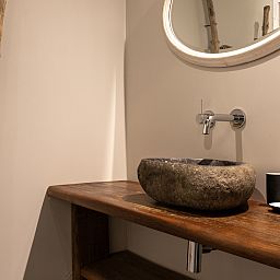 Groene tuin rondom OV528 vakantiehuis in Zwolle, perfecte plek voor ontspanning in Salland, Overijssel