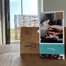 Welkomspakket in Vakantiehuis in Hellendoorn, uitnodigend voor een warm verblijf in Salland, Overijssel.