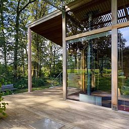 Veranda van Vakantiehuis in Lettele met uitzicht op de natuur van Salland, Overijssel.