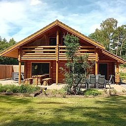 Vakantiehuis in Ommen met ruime veranda, gelegen in de natuurrijke omgeving van de Vechtstreek, Overijssel.