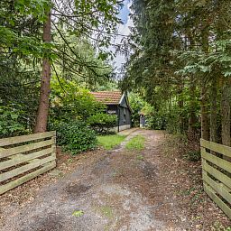 Ferienhaus OV260 in Beerze, Vechtstreek, Overijssel, umgeben von ueppiger Natur und rustikalem Charme, ideal fuer Naturliebhaber.