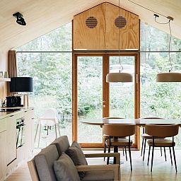 Moderne Kueche und Essbereich im Ferienhaus Wikkelhouse Duo, Beerze.