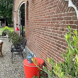 Gemuetliche Sitzecke im Freien im Cottage in Dalfsen, Ferienunterkunft in Overijssel.