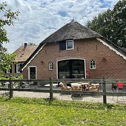 Charakteristischer Bauernhof in Dalfsen, in der Region Vecht, Overijssel.