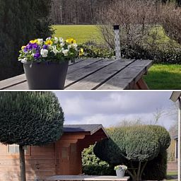 Rustikale Terrasse des Ferienhauses in Rheezerveen mit Blick auf gruene Felder, Region Vecht, Overijssel.