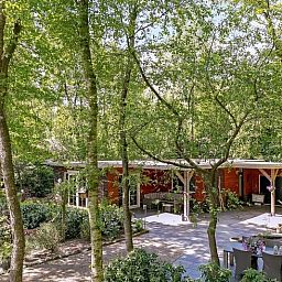 Gezellig terras bij Vakantiehuis in Bergentheim, gelegen in de bosrijke omgeving van de Vechtstreek, Overijssel.