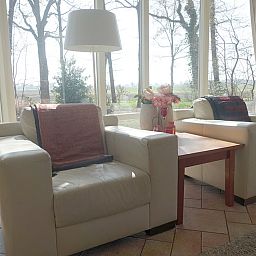 Rustige oprijlaan naar vakantiehuis OV650 in Lemele, Vechtstreek.