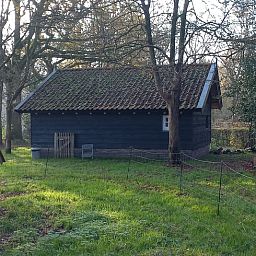 Gezellig vakantiehuis in Brucht, Vechtstreek, Overijssel met groene tuin en schuur.
