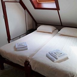 Bedroom in OV602 vacation home in Giethoorn with comfortable beds and skylight.