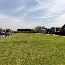 Gruene Umgebung rund um das Ferienhaus OV535 in Giethoorn, ideal fuer Entspannung in Nordwest Overijssel, Overijssel.