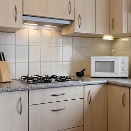 Moderne Kueche im Ferienhaus OV007, Giethoorn, Nordwest Overijssel, Overijssel.