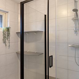 Badezimmer mit Dusche in Ferienhaus OV007, Giethoorn, Nordwest Overijssel, Overijssel.