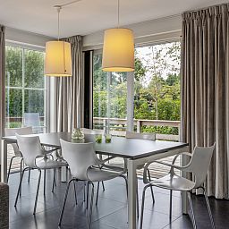 Sleek designer toilet in vacation home OV688, located in picturesque Giethoorn, Northwest Overijssel.