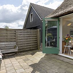 Atemberaubender Sonnenuntergang beim Ferienhaus OV117 in Giethoorn, Nordwest Overijssel.