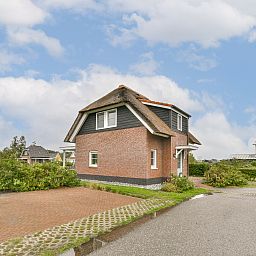 Vrijstaande woning in Giethoorn, een charmant vakantiehuis in Noordwest Overijssel, omgeven door schilderachtige natuur en rustige omgeving.