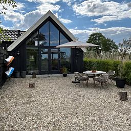 Vakantiehuis in Kalenberg met ruim terras en uitzicht op natuur in Noordwest Overijssel, ideaal voor ontspanning en buitenleven.