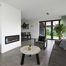 Modernes Interieur eines freistehenden Hauses in Ossenzijl, Nordwest Overijssel, Overijssel.