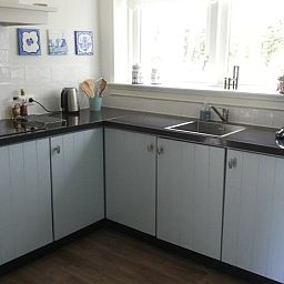 Moderne keuken in Vakantiehuis in Hamingen, Noordwest Overijssel. Voorzien van alle gemakken voor een comfortabel verblijf in deze vakantiewoning.