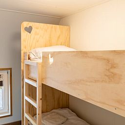 Gemuetliches Schlafzimmer mit Etagenbett im Ferienhaus in Baars, ideal fuer Familien in Overijssel.