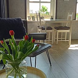 Gezellige binnenruimte van Vakantiehuisje in Staphorst met uitzicht op de natuur van Overijssel.