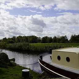 Peaceful view from Cottage in Vinkeveen, vacation home located on the waterfront in Utrecht north, Utrecht.