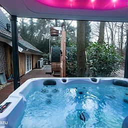 Guest house 560844 - Special overnight stays Utrecht noord - Luxe villa met wellness en domotica