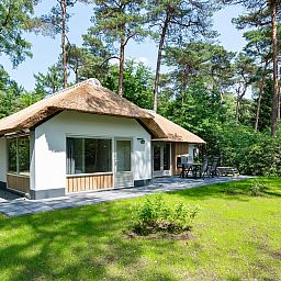Bungalow Dennenburg surrounded by nature in Doorn, Utrechtse Heuvelrug, ideal vacation home.