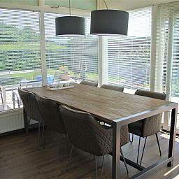 Ferienhaus ZE1679 in Kamperland, Noord-Beveland mit sonniger Veranda und gruenem Garten, ideal fuer einen entspannten Aufenthalt in Zeeland.