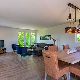 Cozy dining room in Kastanjelaan 2 | Ruiterplaat, Kamperland, vacation home with modern decor and lots of light.