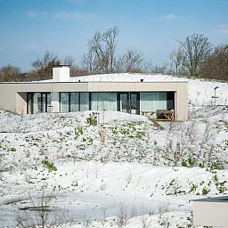 Winterse omgeving van Duinvallei 29 | De Groote Duynen, Kamperland. Vakantiehuis in besneeuwd landschap, Noord-Beveland, Zeeland.