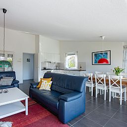 Open keuken en eetruimte in Cypressenlaan 18, Ruiterplaat, Kamperland.